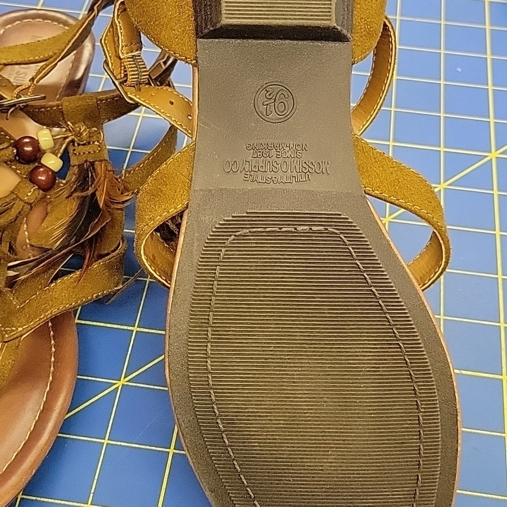 Mossimo Supply Co Feather Sandals Size 9.5 Faux Leather - Picture 4 of 5